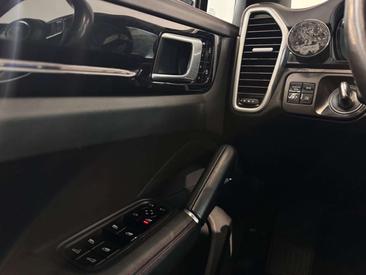 Porsche Cayenne III — photo 41