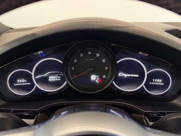 Porsche Cayenne III — photo 45