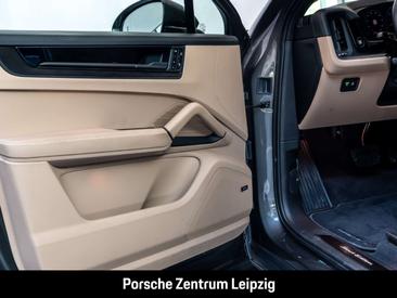 Porsche Cayenne III — photo 20