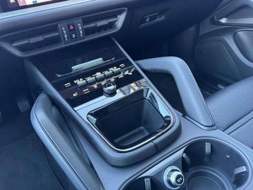 Porsche Cayenne III — photo 10