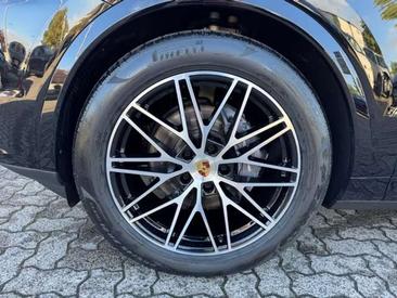 Porsche Cayenne III — photo 11