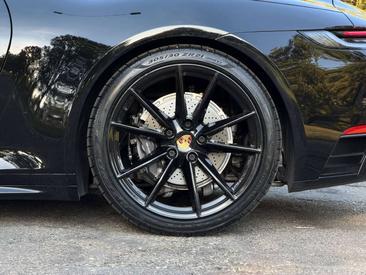 Porsche 911 Cabriolet Carrera — photo 22