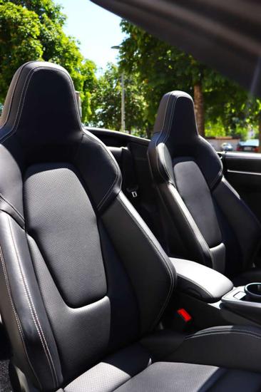 Porsche 911 Cabriolet Carrera 4S — photo 11