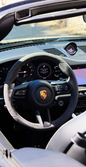 Porsche 911 Cabriolet Carrera 4S — photo 13