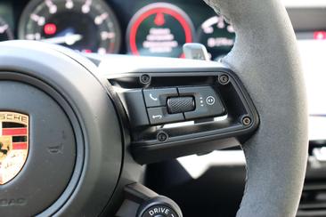 Porsche 911 Cabriolet Carrera 4S — photo 17