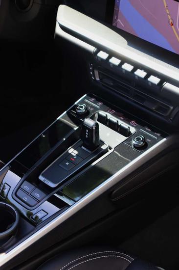 Porsche 911 Cabriolet Carrera 4S — photo 22