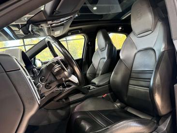 Porsche Cayenne III — photo 12