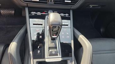 Porsche Cayenne III — photo 26