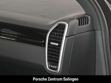 Porsche Cayenne III — photo 23