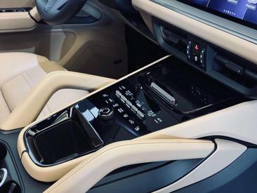 Porsche Cayenne III — photo 16