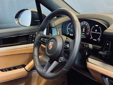 Porsche Cayenne III — photo 17