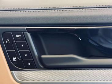 Porsche Cayenne III — photo 35