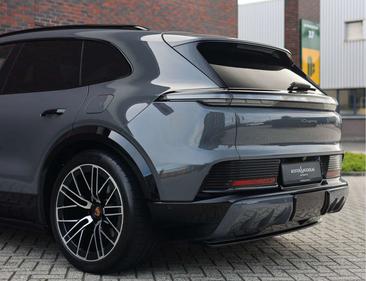 Porsche Cayenne Electric — photo 10