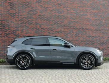 Porsche Cayenne Electric — photo 14