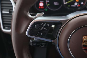 Porsche Cayenne III — photo 18