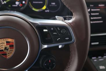 Porsche Cayenne III — photo 19