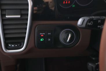 Porsche Cayenne III — photo 20