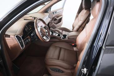 Porsche Cayenne III — photo 23
