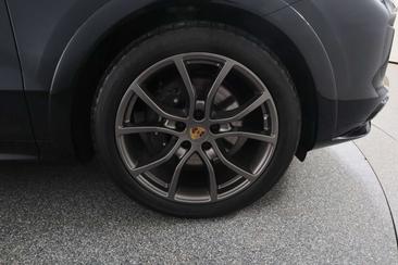 Porsche Cayenne III — photo 28