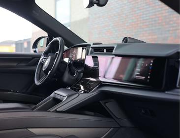 Porsche Cayenne Electric — photo 25