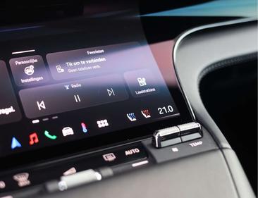 Porsche Cayenne Electric — photo 28