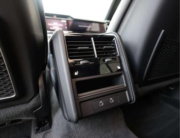 Porsche Cayenne Electric — photo 31