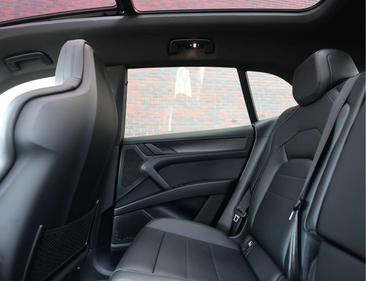 Porsche Cayenne Electric — photo 32