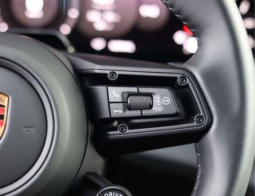 Porsche Cayenne Electric — photo 36