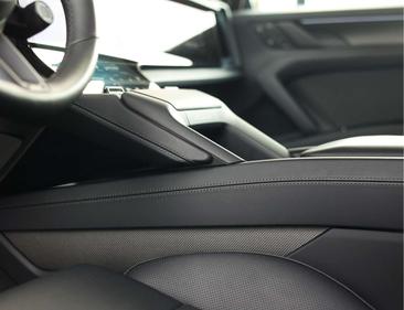 Porsche Cayenne Electric — photo 38