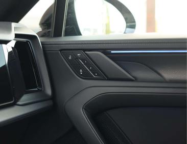Porsche Cayenne Electric — photo 39