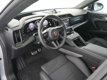 Porsche Cayenne Electric — photo 10