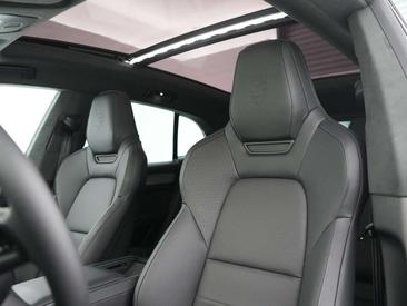 Porsche Cayenne Electric — photo 11