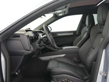 Porsche Cayenne Electric — photo 12