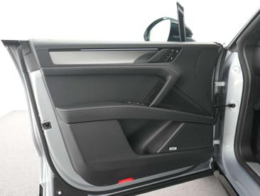 Porsche Cayenne Electric — photo 15
