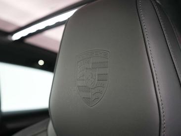 Porsche Cayenne Electric — photo 18
