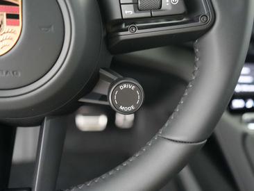 Porsche Cayenne Electric — photo 25