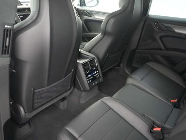 Porsche Cayenne Electric — photo 27