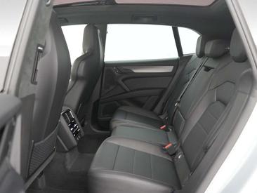 Porsche Cayenne Electric — photo 29