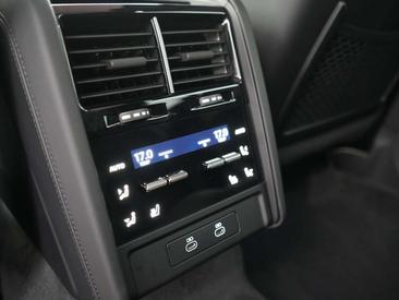 Porsche Cayenne Electric — photo 32