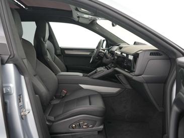 Porsche Cayenne Electric — photo 38