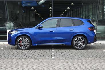 BMW IX1 XDrive30 — photo 4
