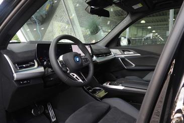 BMW IX1 EDrive20 — photo 11