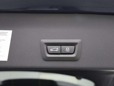 BMW iX3 50 XDrive — photo 20