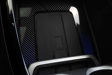 BMW IX1 EDrive20 — photo 35