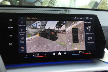 BMW IX1 EDrive20 — photo 38