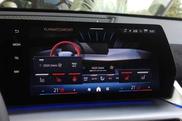 BMW IX1 EDrive20 — photo 39