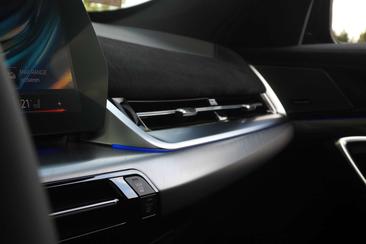 BMW IX1 EDrive20 — photo 46