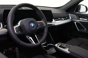 BMW IX1 EDrive20 — photo 3