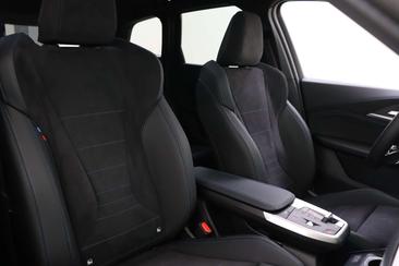 BMW IX1 EDrive20 — photo 16