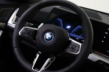 BMW IX1 EDrive20 — photo 25
